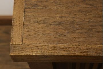 中古　美品　国産手造り家具　ケヤキ材製　品のある佇まいが上質な和の空間にぴったりな水屋箪笥サイドボード(食器棚、収納棚、和風キャビネット)(R-052600)