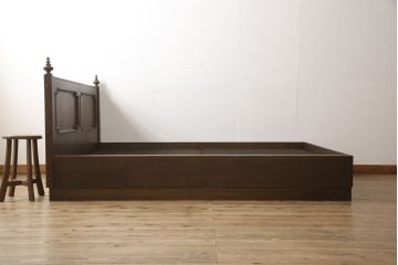 中古　美品　永田良介商店　クラシカルな佇まいが目を引くベッドフレーム(木製ベッド)(R-052602)
