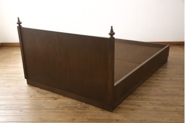 中古　美品　永田良介商店　クラシカルな佇まいが目を引くベッドフレーム(木製ベッド)(R-052602)
