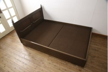 中古　美品　永田良介商店　クラシカルな佇まいが目を引くベッドフレーム(木製ベッド)(R-052602)