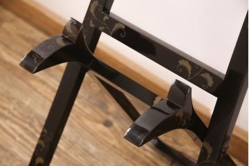 和製アンティーク　明治期　総漆塗り　唐草模様　三つ柏(家紋)　梨地漆塗りや蒔絵の繊細な意匠が魅力の鏡台(鏡架け、漆器)(R-052604)