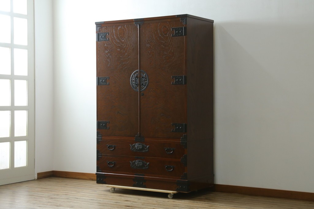 中古　超美品　国産民芸家具　細やかな金具と凛とした佇まいが美しいワードローブ　(R-052606)