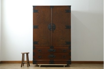 中古　超美品　国産民芸家具　細やかな金具と凛とした佇まいが美しいワードローブ　(R-052606)