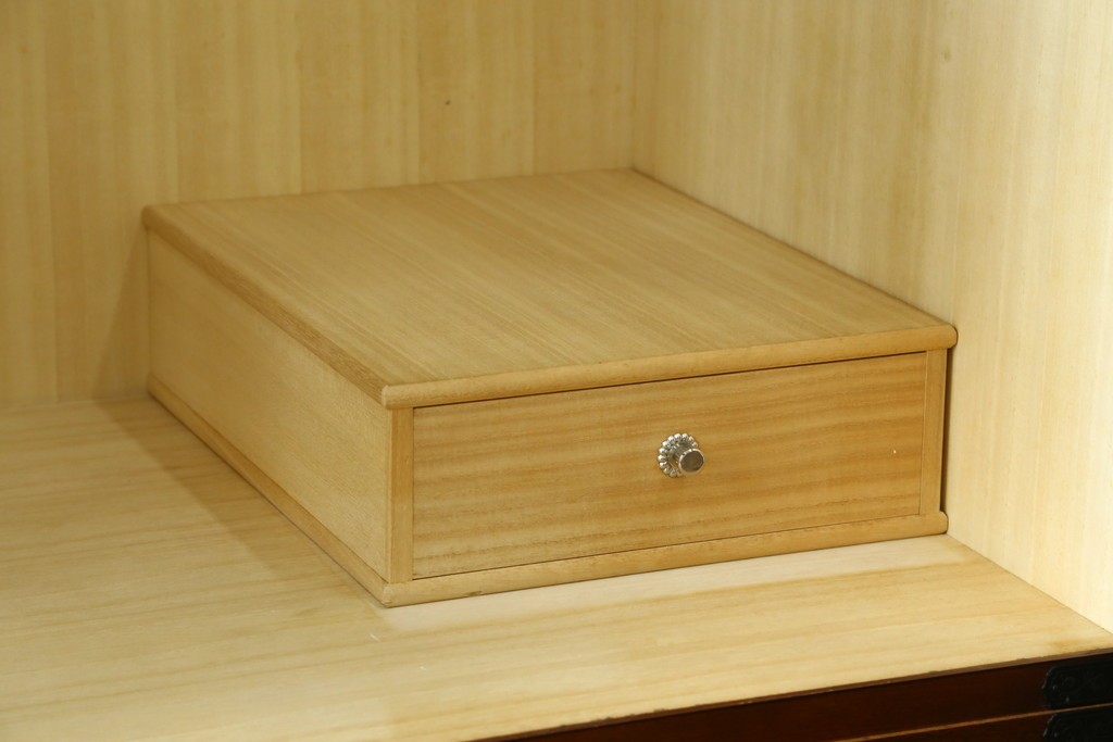 中古　超美品　国産民芸家具　細やかな金具と凛とした佇まいが美しいワードローブ　(R-052606)