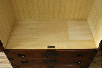 中古　超美品　国産民芸家具　細やかな金具と凛とした佇まいが美しいワードローブ　(R-052606)