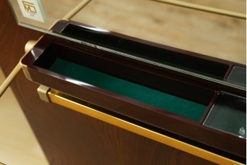 中古　超美品　国産民芸家具　細やかな金具と凛とした佇まいが美しいワードローブ　(R-052606)