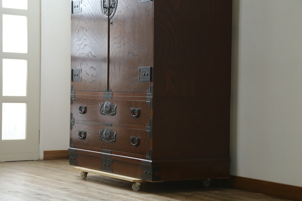 中古　超美品　国産民芸家具　細やかな金具と凛とした佇まいが美しいワードローブ　(R-052606)