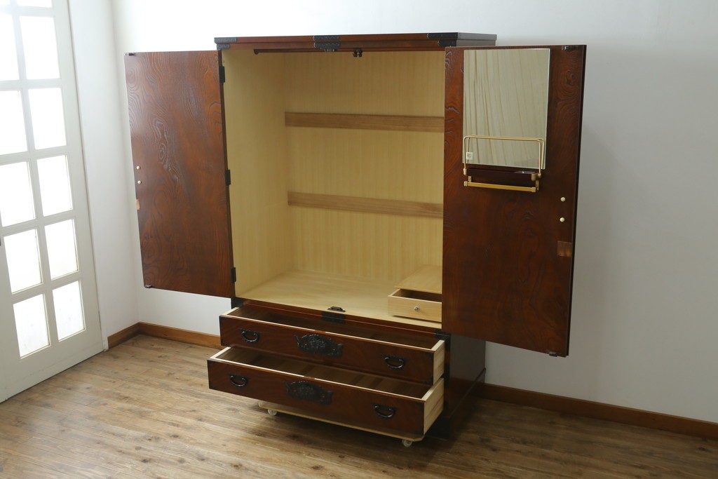 中古　超美品　国産民芸家具　細やかな金具と凛とした佇まいが美しいワードローブ　(R-052606)