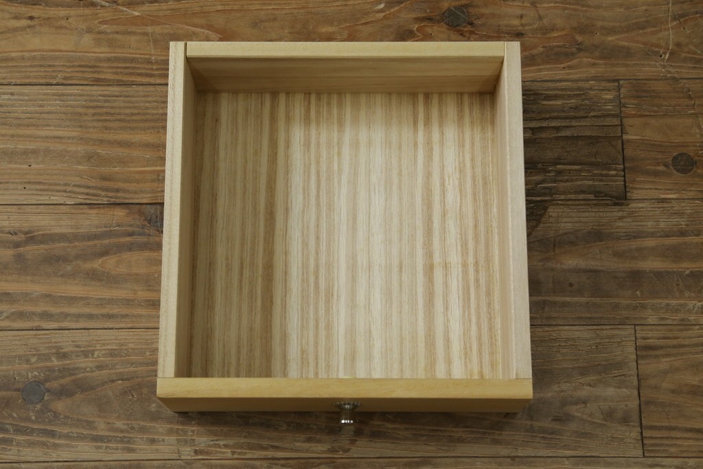 中古　超美品　国産民芸家具　細やかな金具と凛とした佇まいが美しいワードローブ　(R-052606)