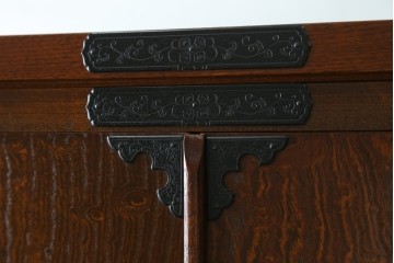 中古　超美品　国産民芸家具　細やかな金具と凛とした佇まいが美しいワードローブ　(R-052606)
