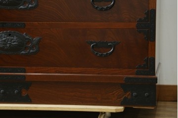 中古　超美品　国産民芸家具　細やかな金具と凛とした佇まいが美しいワードローブ　(R-052606)