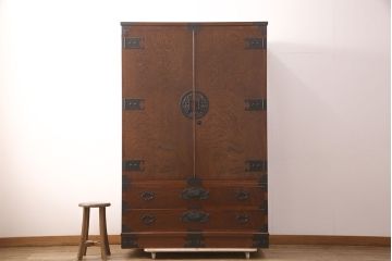 中古　超美品　国産民芸家具　細やかな金具と凛とした佇まいが美しいワードローブ(洋服タンス、キャビネット)(R-052606)