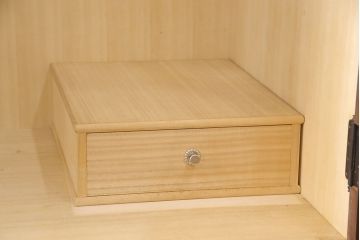 中古　超美品　国産民芸家具　細やかな金具と凛とした佇まいが美しいワードローブ(洋服タンス、キャビネット)(R-052606)