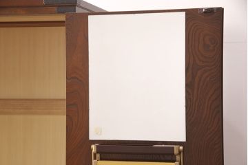 中古　超美品　国産民芸家具　細やかな金具と凛とした佇まいが美しいワードローブ(洋服タンス、キャビネット)(R-052606)