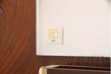 中古　超美品　国産民芸家具　細やかな金具と凛とした佇まいが美しいワードローブ(洋服タンス、キャビネット)(R-052606)