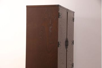 中古　超美品　国産民芸家具　細やかな金具と凛とした佇まいが美しいワードローブ(洋服タンス、キャビネット)(R-052606)