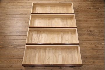 中古　超美品　岩谷堂箪笥　かくし付き　鳳凰紋　大振りな六尺整理箪笥(衣装箪笥、チェスト、サイドボード)(R-052607)