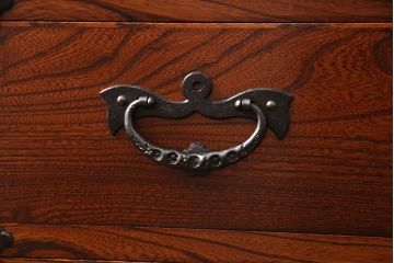 中古　超美品　岩谷堂箪笥　かくし付き　鳳凰紋　大振りな六尺整理箪笥(衣装箪笥、チェスト、サイドボード)(R-052607)