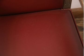 中古　神戸洋家具　伊藤家具　大人の落ち着いた雰囲気を醸し出す合皮1人掛けソファ2脚セット(アームチェア、ラウンジチェア、一人掛けソファ、バラ売り可能)(R-052608)