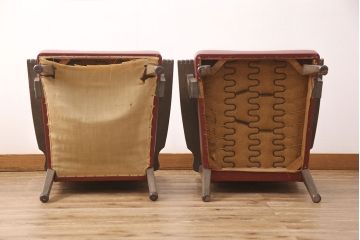 中古　神戸洋家具　伊藤家具　大人の落ち着いた雰囲気を醸し出す合皮1人掛けソファ2脚セット(アームチェア、ラウンジチェア、一人掛けソファ、バラ売り可能)(R-052608)