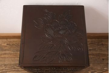 中古　伝統工芸　日光彫り　三種の花が楽しめる小引き出し(小物収納、卓上収納)(R-052609)
