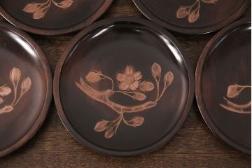中古　伝統工芸　日光彫り　梅・牡丹・桜　それぞれの花の彫刻が美しく、空間に彩を添えるティッシュボックス、レターホルダー、菓子器セット(小物収納、レターラック、茶たく)(R-052611)