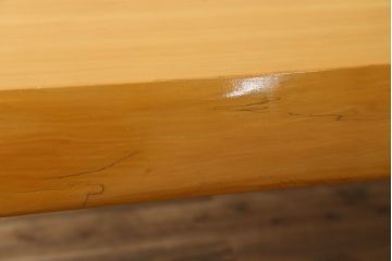 中古　美品　手造り国産家具　総ヒノキ材　木の美しさが感じられるシンプルなダイニングテーブル(作業台、食卓)(R-052612)