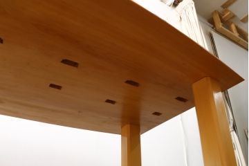 中古　美品　手造り国産家具　総ヒノキ材　木の美しさが感じられるシンプルなダイニングテーブル(作業台、食卓)(R-052612)