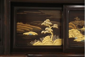 中古　国産工芸家具　林光琳 作　黒檀(コクタン)　品のある佇まいが美しい蒔絵飾り棚(収納棚、戸棚、茶タンス)(R-052614)