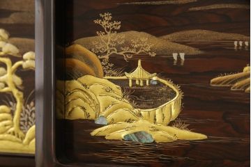 中古　国産工芸家具　林光琳 作　黒檀(コクタン)　品のある佇まいが美しい蒔絵飾り棚(収納棚、戸棚、茶タンス)(R-052614)