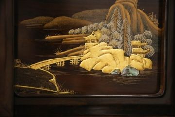 中古　国産工芸家具　林光琳 作　黒檀(コクタン)　品のある佇まいが美しい蒔絵飾り棚(収納棚、戸棚、茶タンス)(R-052614)