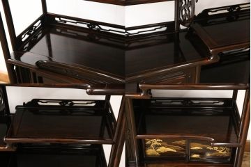 中古　国産工芸家具　林光琳 作　黒檀(コクタン)　品のある佇まいが美しい蒔絵飾り棚(収納棚、戸棚、茶タンス)(R-052614)