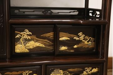 中古　国産工芸家具　林光琳 作　黒檀(コクタン)　品のある佇まいが美しい蒔絵飾り棚(収納棚、戸棚、茶タンス)(R-052614)