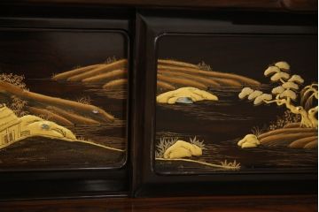 中古　国産工芸家具　林光琳 作　黒檀(コクタン)　品のある佇まいが美しい蒔絵飾り棚(収納棚、戸棚、茶タンス)(R-052614)