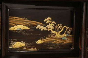 中古　国産工芸家具　林光琳 作　黒檀(コクタン)　品のある佇まいが美しい蒔絵飾り棚(収納棚、戸棚、茶タンス)(R-052614)