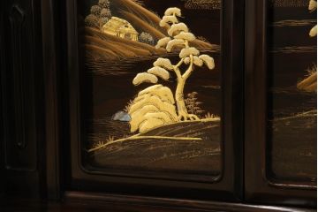 中古　国産工芸家具　林光琳 作　黒檀(コクタン)　品のある佇まいが美しい蒔絵飾り棚(収納棚、戸棚、茶タンス)(R-052614)
