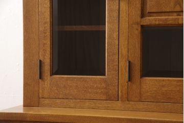 和製ビンテージ　高級品!　ナラ材　佇まいからつくりの良さが見て取れる上質なキャビネット(収納棚、食器棚、カップボード、ヴィンテージ)(R-052615)