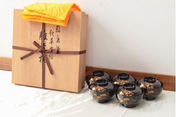 美品　輪島塗　平野漆器店　秋草蒔絵　木製雑煮椀5客(黒漆、お椀、漆器)(R-052616)