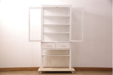 中古　昭和レトロ　ホワイトカラーがかわいらしいケビントガラスケース(飾り棚、収納棚、陳列棚、キャビネット)(R-052621)