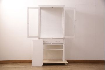 中古　昭和レトロ　ホワイトカラーがかわいらしいケビントガラスケース(飾り棚、収納棚、陳列棚、キャビネット)(R-052621)