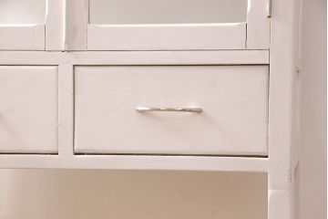 中古　昭和レトロ　ホワイトカラーがかわいらしいケビントガラスケース(飾り棚、収納棚、陳列棚、キャビネット)(R-052621)