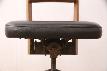 美品　アメリカビンテージ　W.H.GUNLOCKE CHAIR CO.(W.H.ガンロックチェア社)　ナラ材　洗練されたフォルムのデスクチェア(回転椅子、ヴィンテージ)(R-052623)
