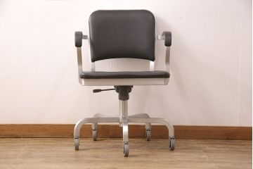 希少!　中古　美品　emeco(エメコ)　中古ではなかなかお目にかかれない、スタイリッシュなデスクチェア(ドクターチェア、回転チェア、回転椅子、アームチェア)(R-052624)