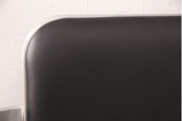 希少!　中古　美品　emeco(エメコ)　中古ではなかなかお目にかかれない、スタイリッシュなデスクチェア(ドクターチェア、回転チェア、回転椅子、アームチェア)(R-052624)