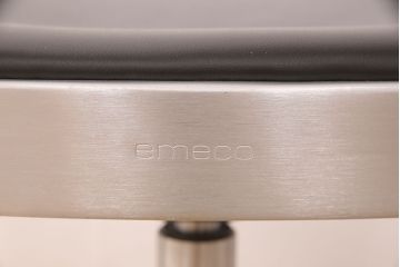 希少!　中古　美品　emeco(エメコ)　中古ではなかなかお目にかかれない、スタイリッシュなデスクチェア(ドクターチェア、回転チェア、回転椅子、アームチェア)(R-052624)