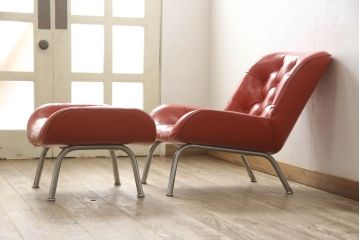 ジャンク品　合皮　富士ファニチア(富士ファニチュア、フジファニチュア、FUJI FURNITURE、富士ファニチャー)　レトロな佇まいのオットマン付きラウンジチェア(1人掛けソファ、イス)(R-052628)