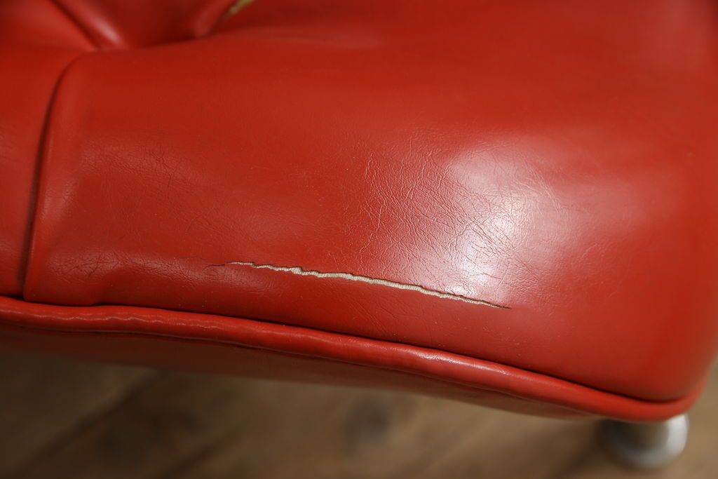 ジャンク品 合皮 富士ファニチア(富士ファニチュア、フジファニチュア、FUJI FURNITURE、富士ファニチャー) レトロな佇まいのオットマン付きラウンジチェア(1人掛けソファ、イス)(R-052628)