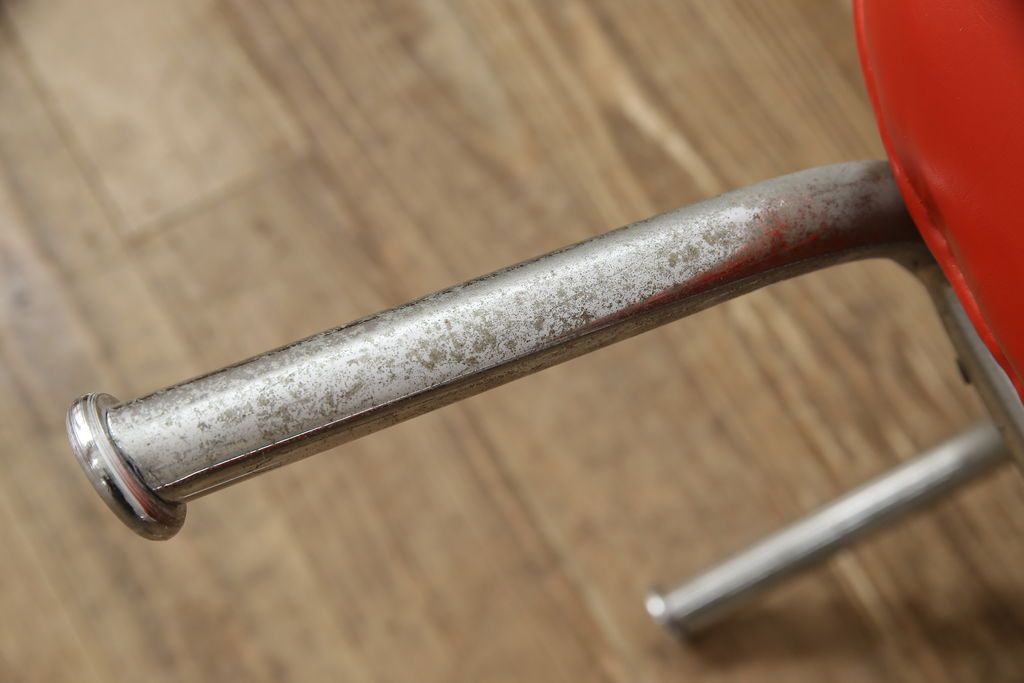 ジャンク品 合皮 富士ファニチア(富士ファニチュア、フジファニチュア、FUJI FURNITURE、富士ファニチャー) レトロな佇まいのオットマン付きラウンジチェア(1人掛けソファ、イス)(R-052628)