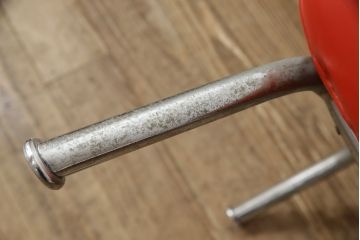 ジャンク品 合皮 富士ファニチア(富士ファニチュア、フジファニチュア、FUJI FURNITURE、富士ファニチャー) レトロな佇まいのオットマン付きラウンジチェア(1人掛けソファ、イス)(R-052628)