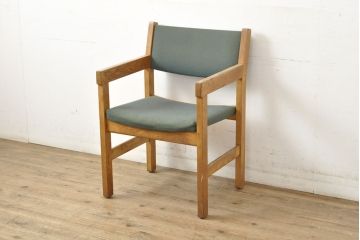 デンマークビンテージ　Hans J Wegner(ハンス・J・ウェグナー)　GETAMA(ゲタマ)　CONFERENCECHAIR　オーク材　洗練された佇まいが目を引くカンファレンスチェア(アームチェア、イス、椅子、ダイニングチェア、ヴィンテージ、北欧)(R-052634)
